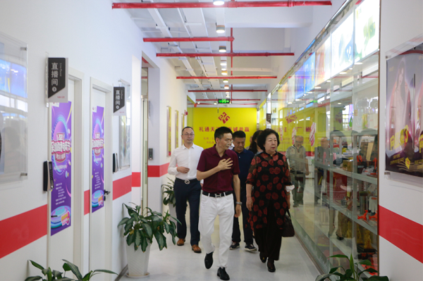 深圳市企業(yè)聯(lián)合會、深圳市企業(yè)家協(xié)會黨委書記于劍一行到禮至控股集團調(diào)研