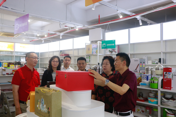 深圳市企業(yè)聯(lián)合會、深圳市企業(yè)家協(xié)會黨委書記于劍一行到禮至控股集團調(diào)研